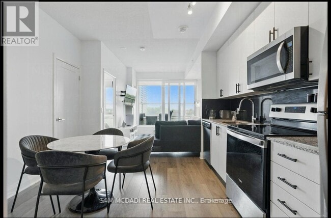 Photo du bâtiment - 3220-3220 Sheppard Ave E