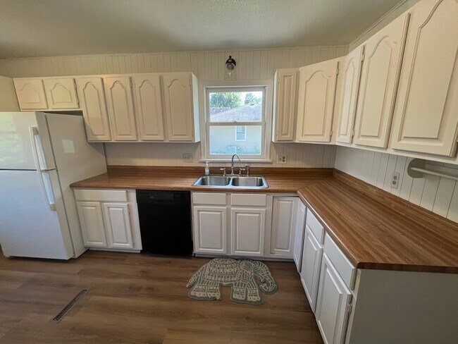 Foto del edificio - 2001 Hopkins Crossroad