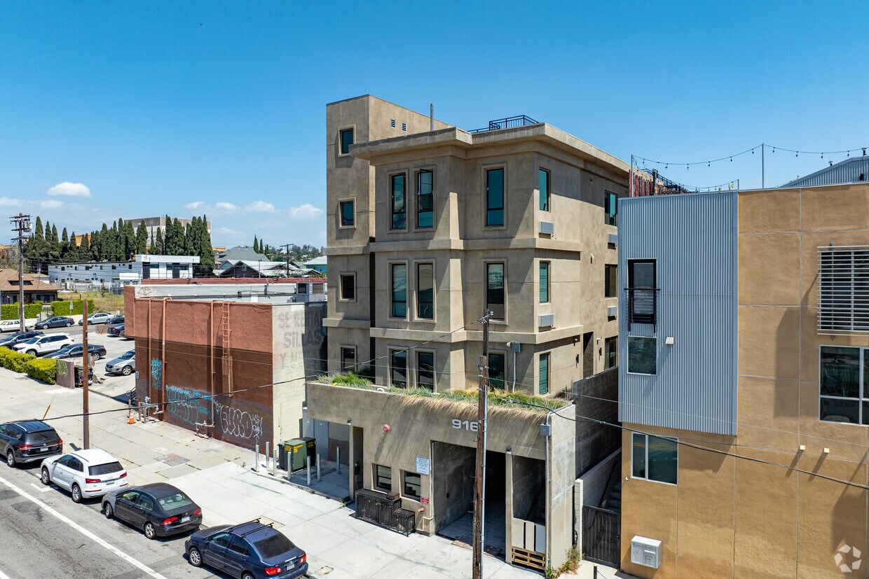 Alternative Photo - 916 N Alvarado St