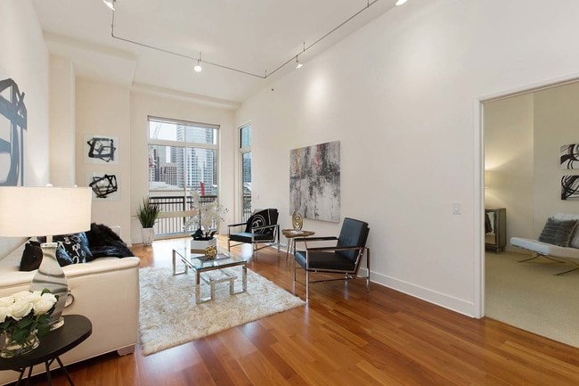 Foto del edificio - Luxurious Lansing Penthouse