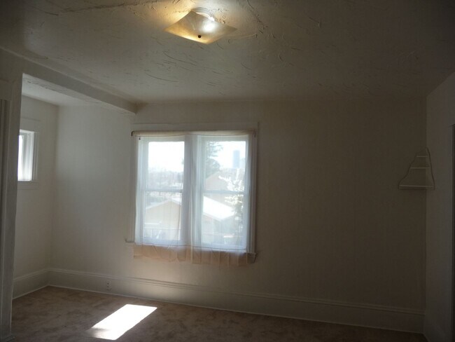 Foto del edificio - Charming 1+ Bedroom Duplex with Yard (Leschi)
