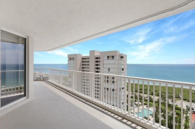 Building Photo - 5049 N Hwy A1A