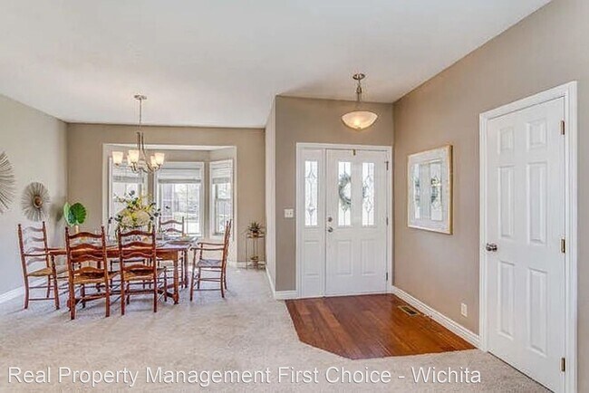 Building Photo - 4 br, 3 bath House - 622 N. Westchester Dr.