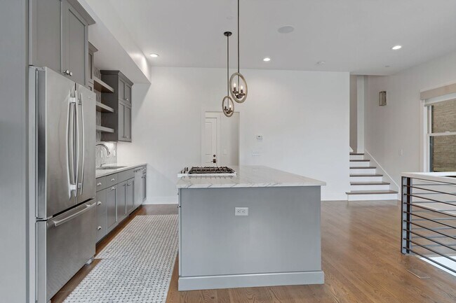 Building Photo - 3 Bed, 5 Bath Home w/ 2 Car Garage in 5 Po...