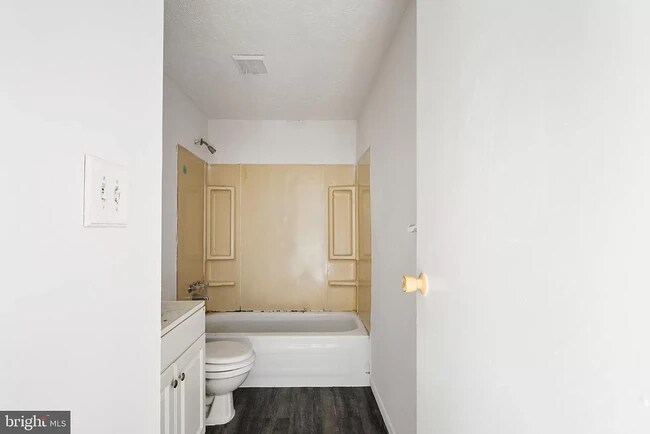 Building Photo - 120 Gooseneck Ct