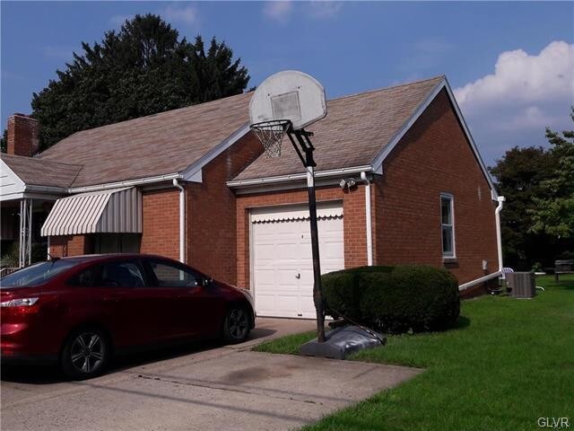 Building Photo - 2408 Clermont St
