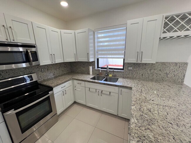 Foto del edificio - 3399 W 90th Ter