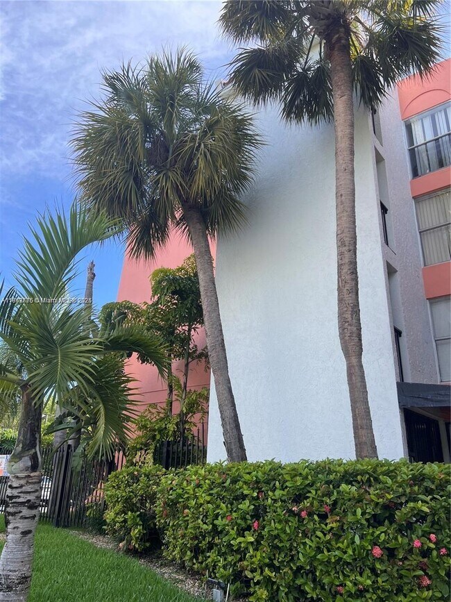 Building Photo - 2150 SW 16th Ave