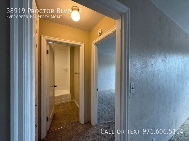 Building Photo - 38919 Proctor Blvd