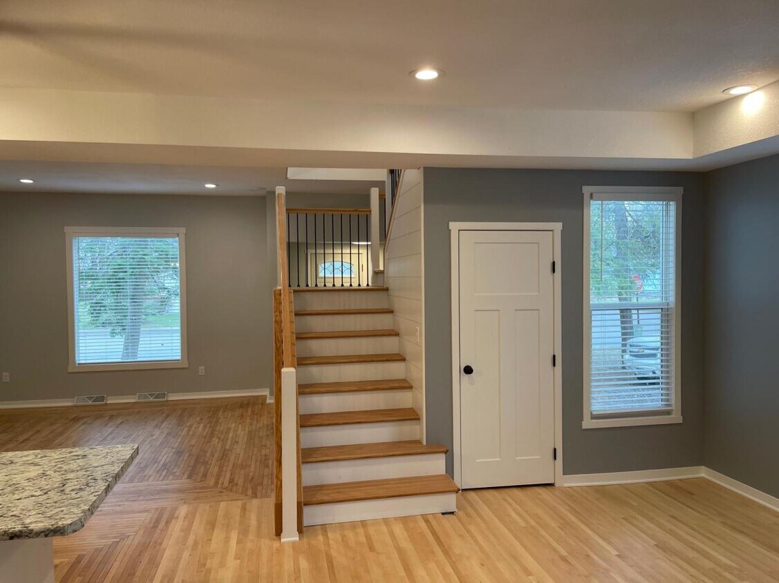 Primary Photo - 201 9th Ave S