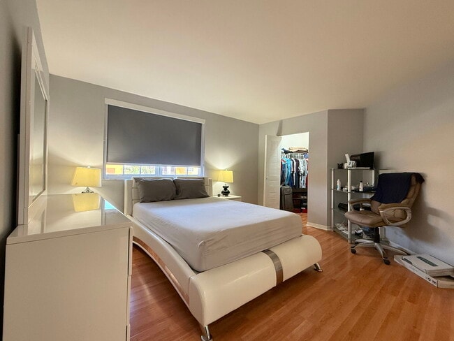 Building Photo - 9725 Fontainebleau Blvd