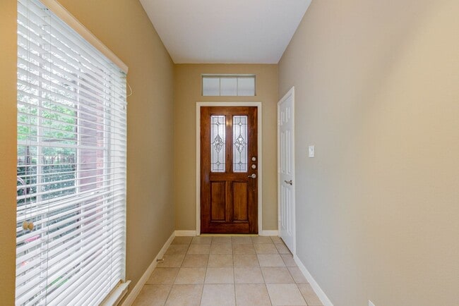 Foto del edificio - 3Bed/ 2.5 bath Beautiful Townhome Located ...