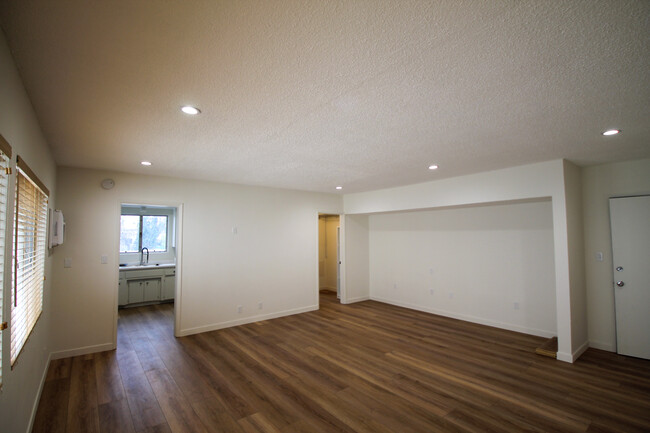Building Photo - 4345 Ventura Canyon Ave