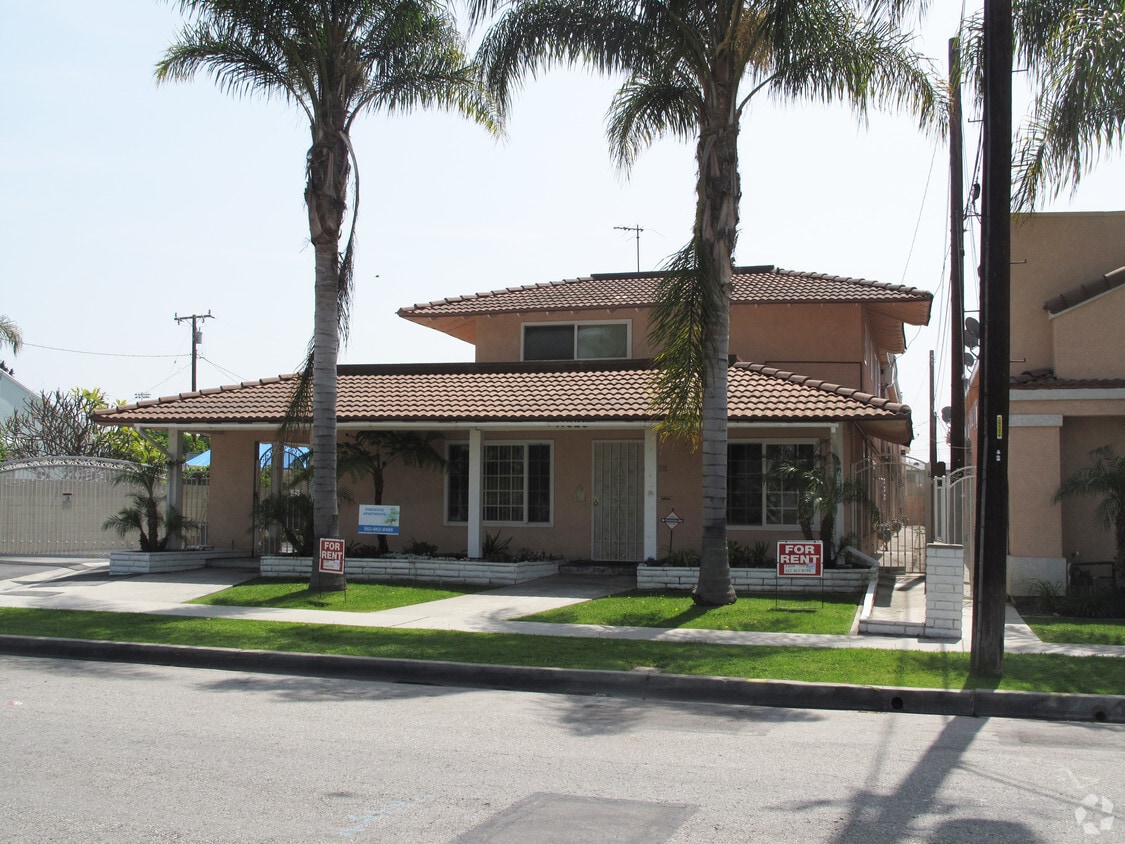 11026 Pangborn Ave - Pine Crest Apartments