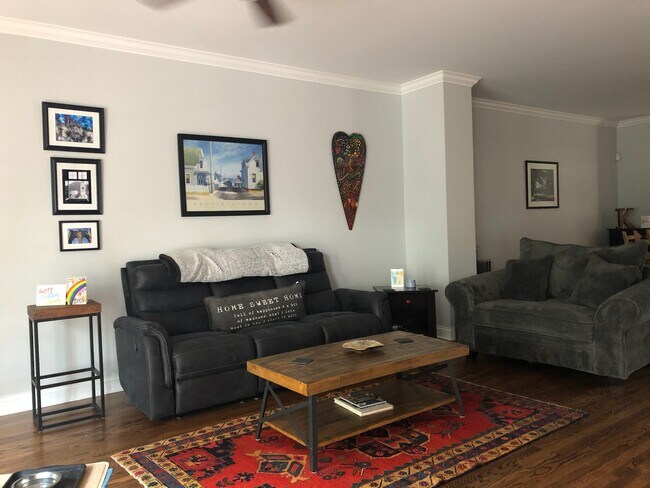 Foto del edificio - 1216 Derry Ln