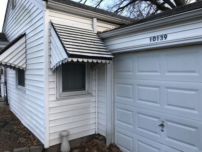 Building Photo - 10139 Cabot Dr