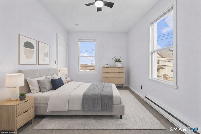 Building Photo - 1380 Bank St