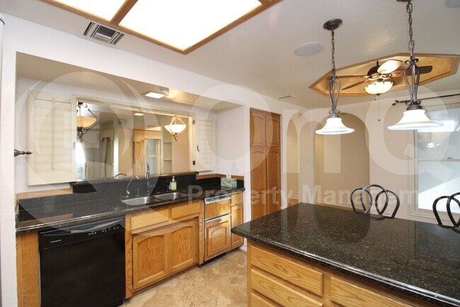 Building Photo - 5200 S Lakeshore Dr