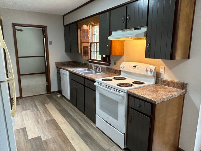 Foto del edificio - 504 Stoneybrook Drive