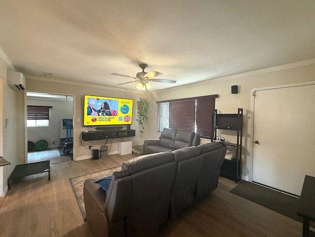 Foto del edificio - 3 Bedroom 2 Bathroom House Available Septe...