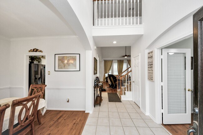Foto del edificio - 3715 Hawkins Ct