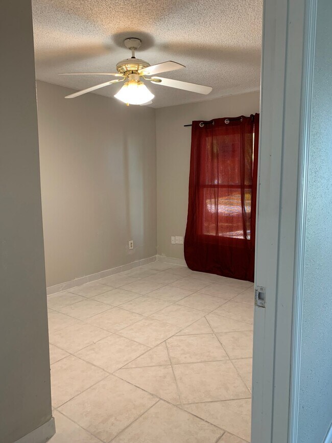 Foto del edificio - 3481 Harrow Ln