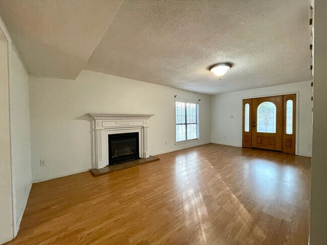 Foto del edificio - Large 4 Bedroom House