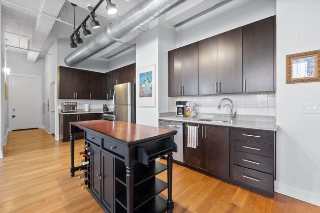 Building Photo - 325 Palisade Ave