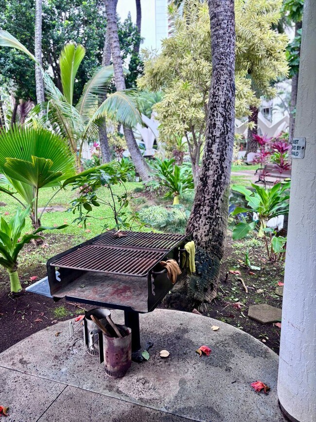 Foto del edificio - Available now: A studio 1 bath at Liliuokalani Gardens