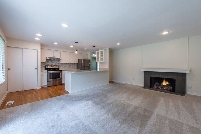 Foto del edificio - Peaceful neighborhood setting within walki...