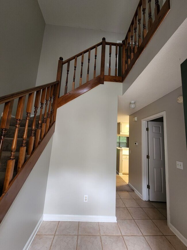 Building Photo - BRIARWOOD WEST!!!