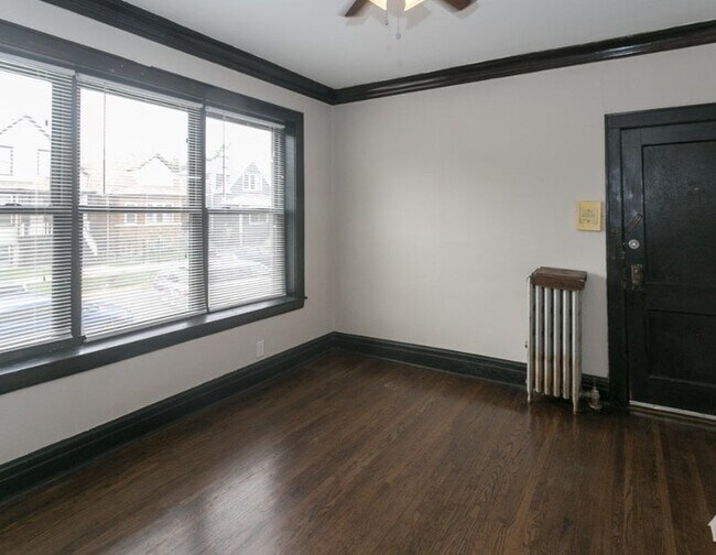 Foto del edificio - 3825 N Drake Ave