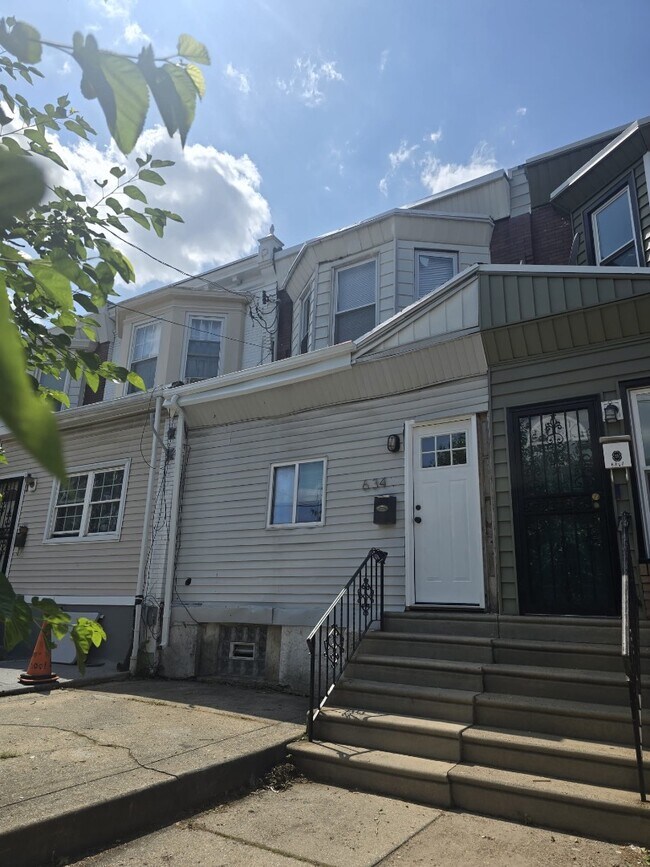 Foto del edificio - 6349 Elmwood Ave