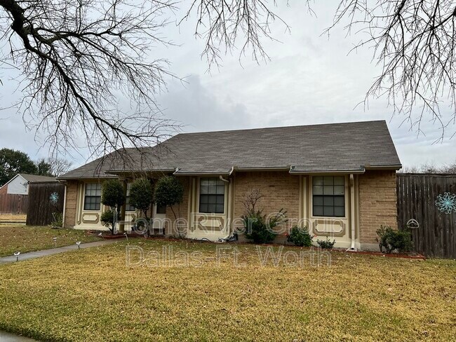 Building Photo - 515 English Oak St