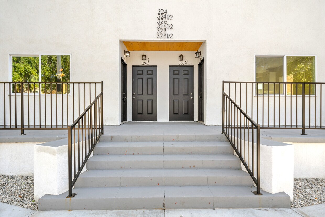 Foto principal - 324 W 51st St