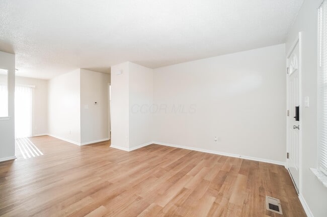 Building Photo - 5761 Ricardo Dr