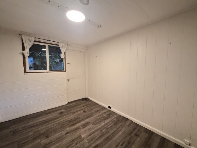 Foto del edificio - 3341 Monsarrat Ave