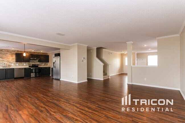 Building Photo - 10396 Waverly Dr