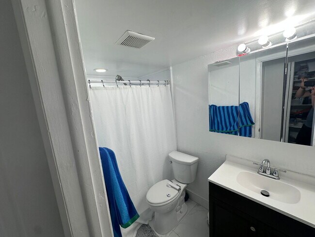 Foto del edificio - 6950 W 6th Ave
