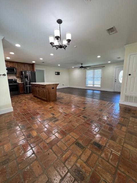 Foto del edificio - 215 Tavares Dr