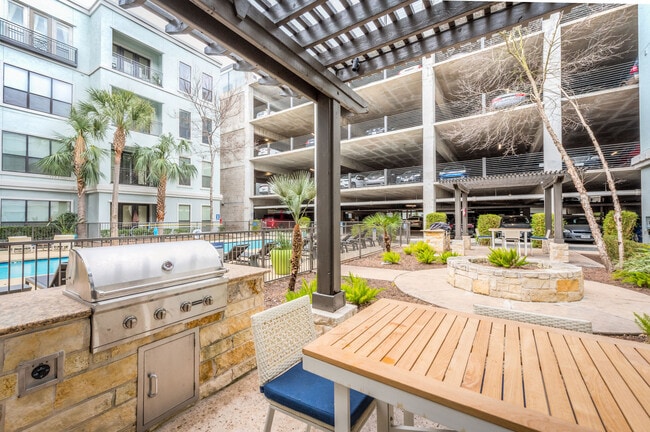 Foto del edificio - Briar Forest Lofts