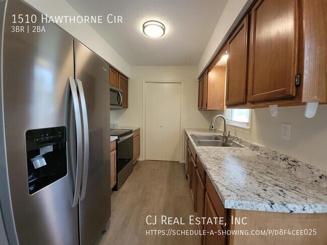 Building Photo - 1510 Hawthorne Cir