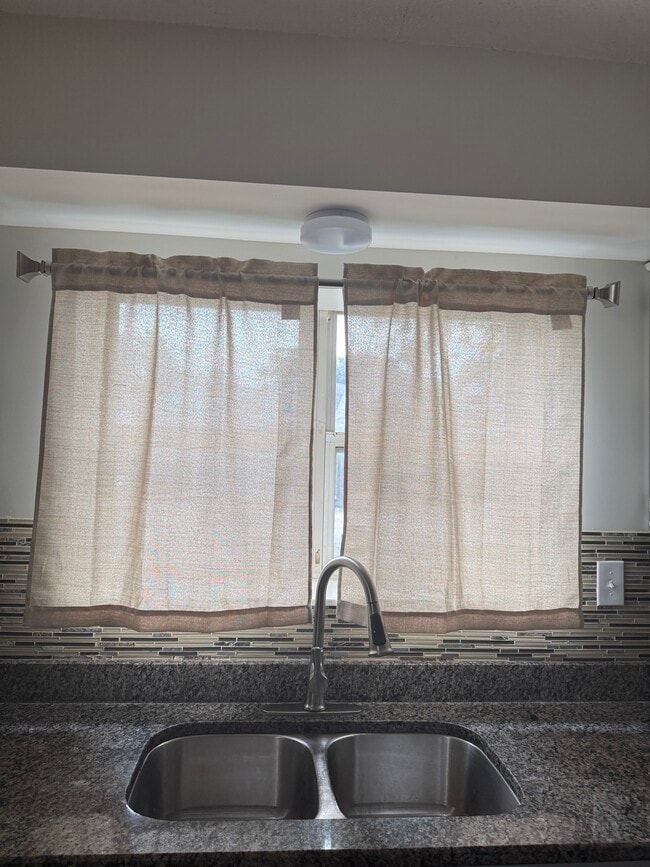 Kitchen sink - 4750 N Elston Ave