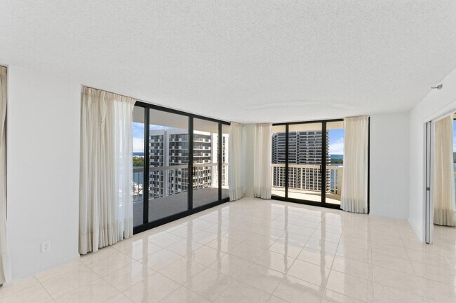 Foto del edificio - 123 Lakeshore Dr