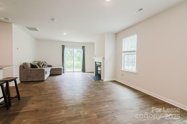 Foto del edificio - 2226 Redstone Dr