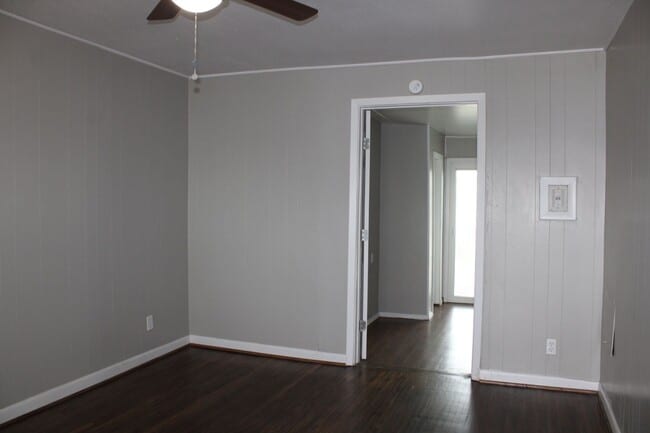 Foto del edificio - Over sized 2 car garage! 1/2 mile to Tinker