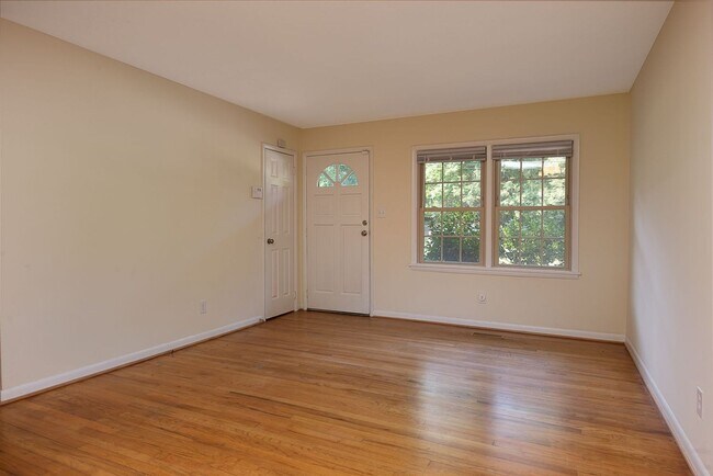 Foto del edificio - 3403 Ashley Circle