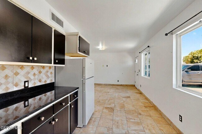 Foto del edificio - 540 N Yarbrough Dr