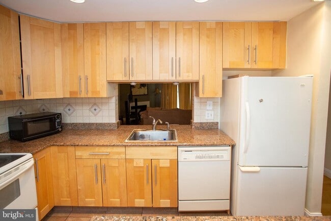 Building Photo - 1035 Pendleton Ct