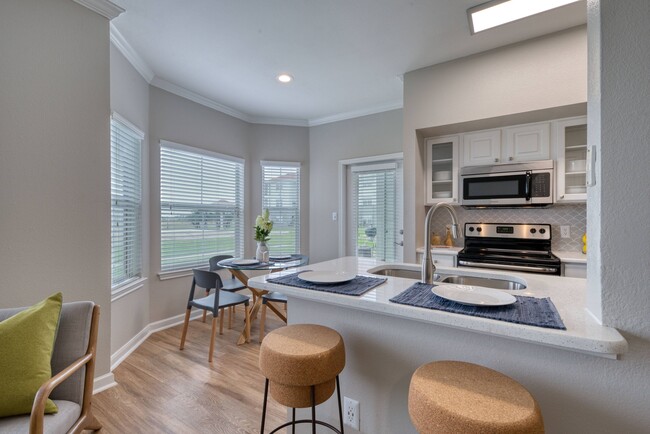 Dining Room - Baypoint Apartments